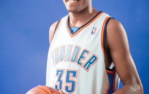 NG体育-关于杜兰特回归赛场，突破纪录首场状态亮眼，加拿大队观众沸腾！的信息