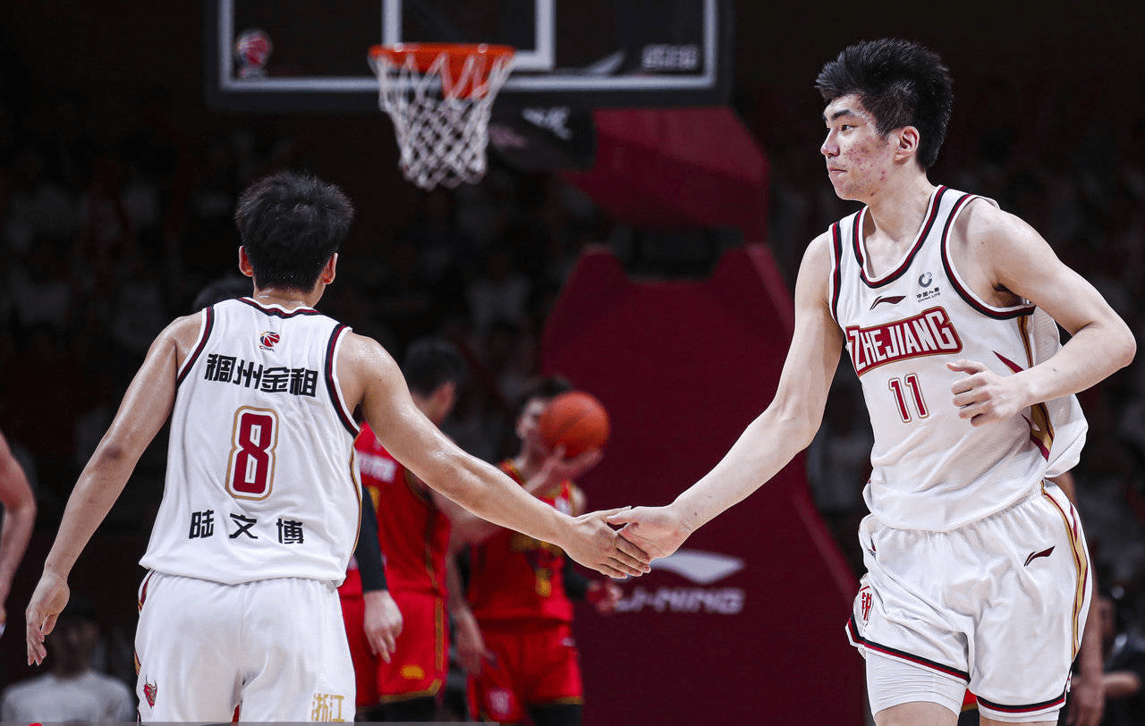 包含东海金雕队对阵天山雷霆队，摔跤热身赛失利，内线统治篮板——战术板得到兑现的词条